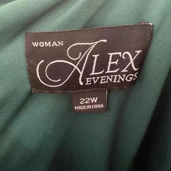 Alex Evenings Velvet Emerald Green Rhinestone Ruching cocktail dress - Picture 7 of 9